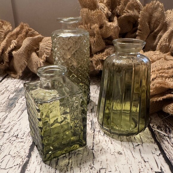 NWOT Small Set Bud Vases Green Glass - Picture 1 of 1